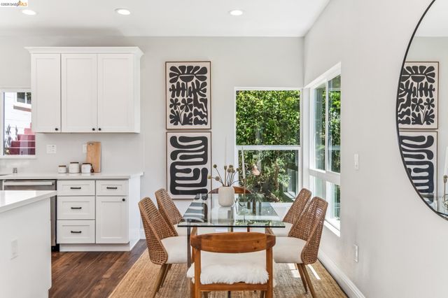 6935 Chambers Dr, Oakland, CA 94611