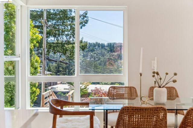 6935 Chambers Dr, Oakland, CA 94611