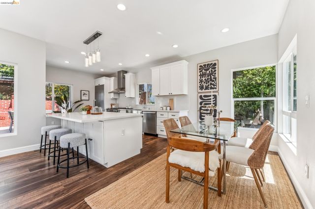 6935 Chambers Dr, Oakland, CA 94611