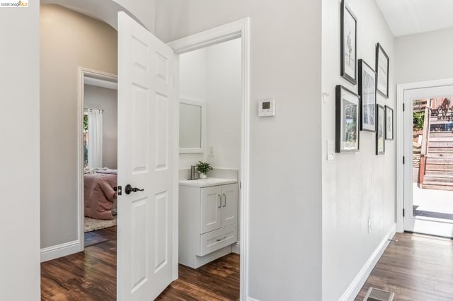 6935 Chambers Dr, Oakland, CA 94611