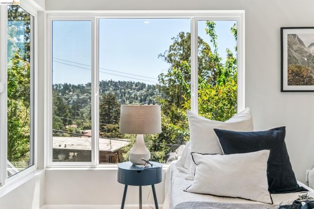 6935 Chambers Dr, Oakland, CA 94611