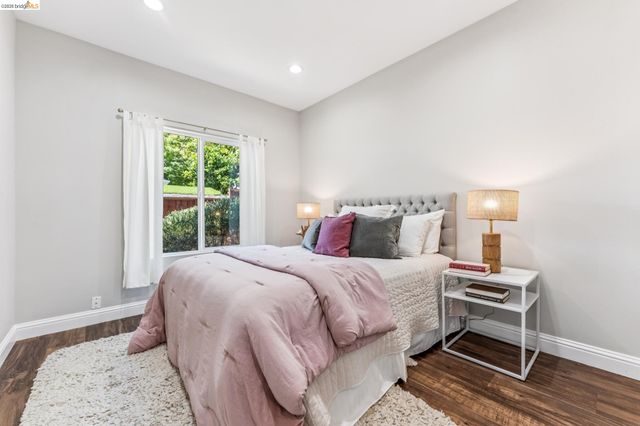 6935 Chambers Dr, Oakland, CA 94611