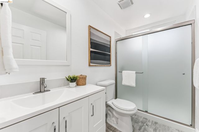 6935 Chambers Dr, Oakland, CA 94611