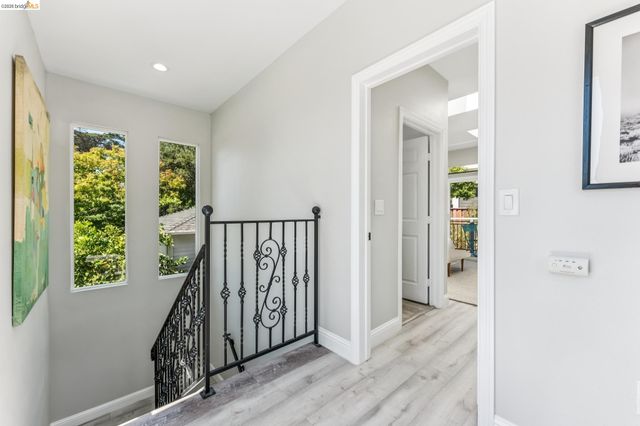 6935 Chambers Dr, Oakland, CA 94611