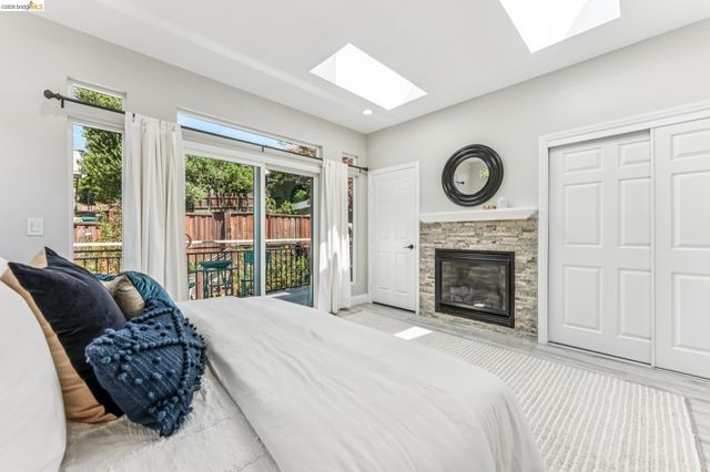 6935 Chambers Dr, Oakland, CA 94611
