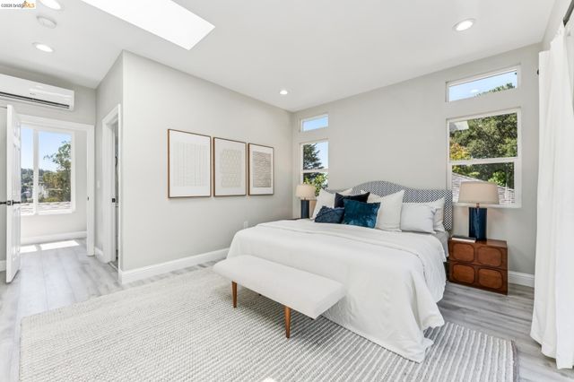 6935 Chambers Dr, Oakland, CA 94611