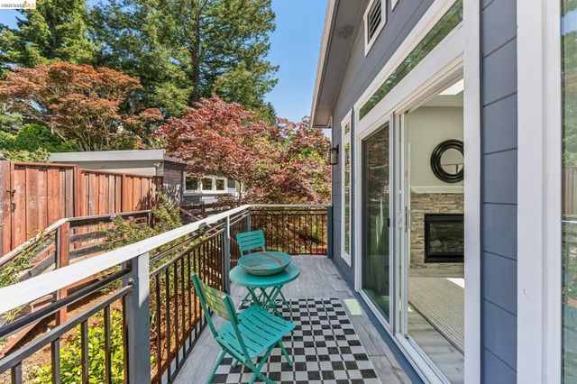 6935 Chambers Dr, Oakland, CA 94611