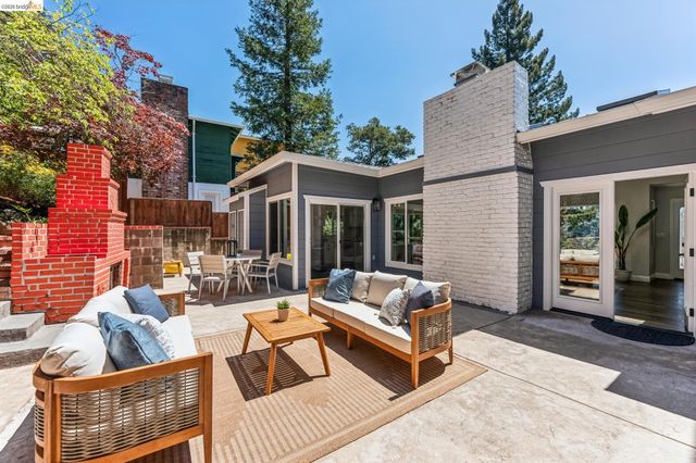 6935 Chambers Dr, Oakland, CA 94611
