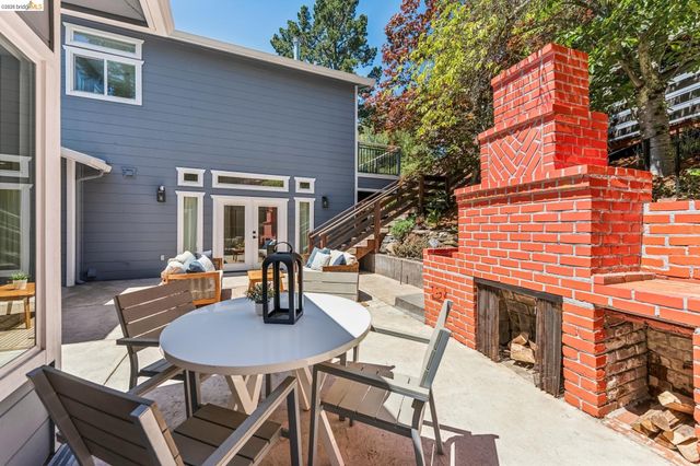 6935 Chambers Dr, Oakland, CA 94611