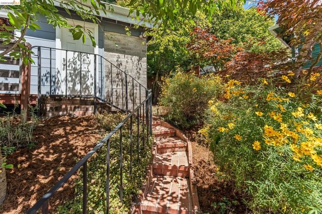 6935 Chambers Dr, Oakland, CA 94611