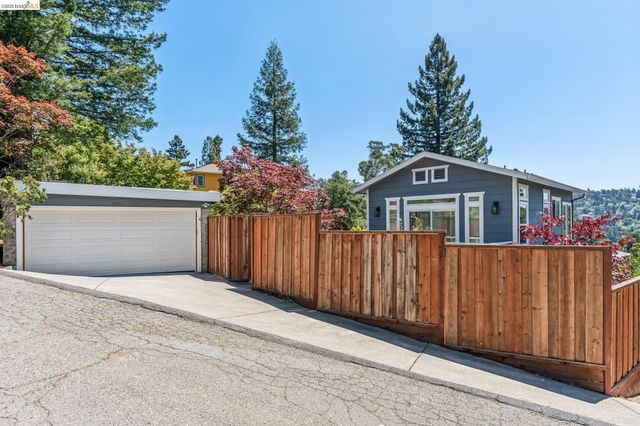 6935 Chambers Dr, Oakland, CA 94611