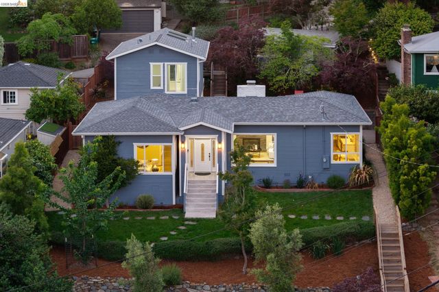 6935 Chambers Dr, Oakland, CA 94611
