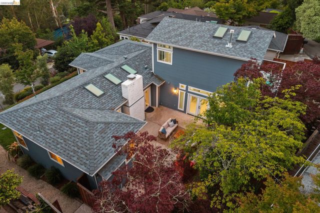 6935 Chambers Dr, Oakland, CA 94611