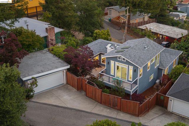 6935 Chambers Dr, Oakland, CA 94611