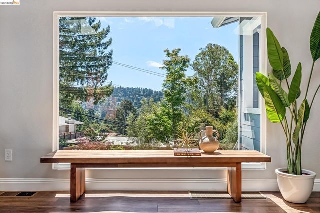 6935 Chambers Dr, Oakland, CA 94611