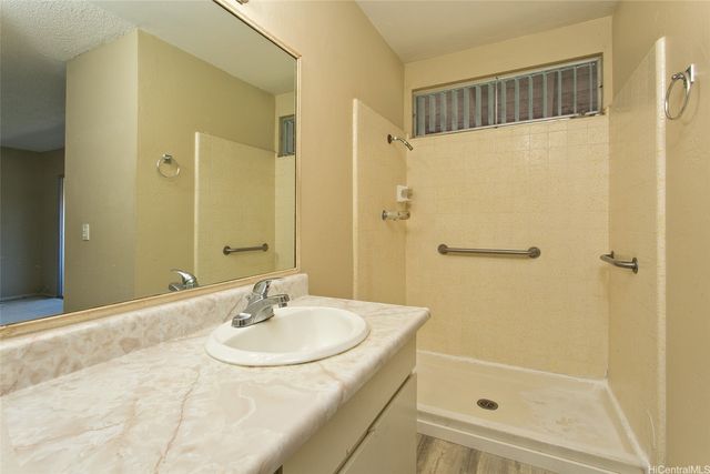 6201 Kawaihae Place D101, Honolulu, HI 96825