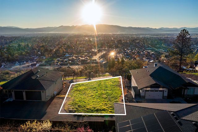 3258 Annapolis Drive, Medford, OR 97504
