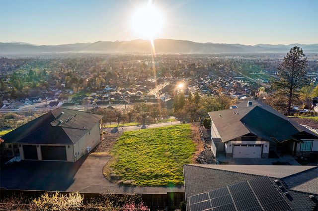 3258 Annapolis Drive, Medford, OR 97504