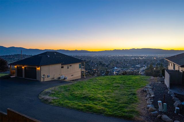 3258 Annapolis Drive, Medford, OR 97504