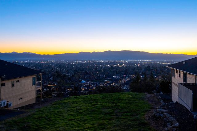 3258 Annapolis Drive, Medford, OR 97504