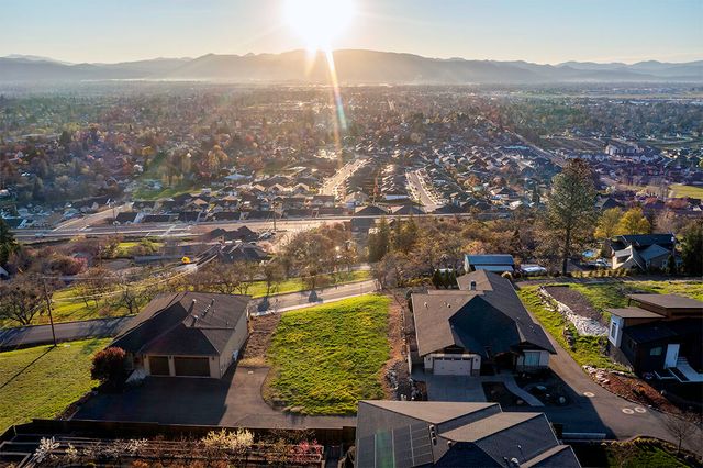 3258 Annapolis Drive, Medford, OR 97504