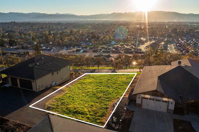 3258 Annapolis Drive, Medford, OR 97504