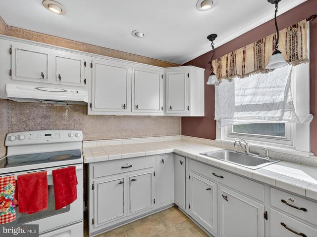 215 HARTRANFT AVE, Norristown, PA 19401