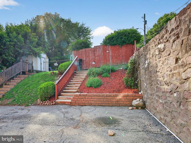 215 HARTRANFT AVE, Norristown, PA 19401
