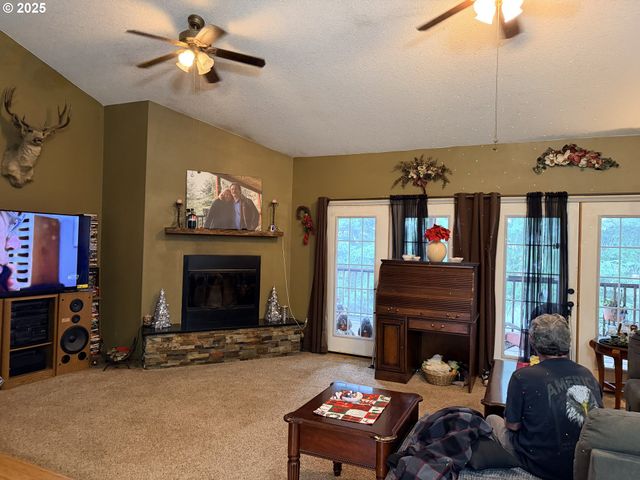 154 SHIPVIEW Rd, Kalama, WA 98625