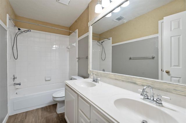 5112 Carefree Drive, League City, TX 77573