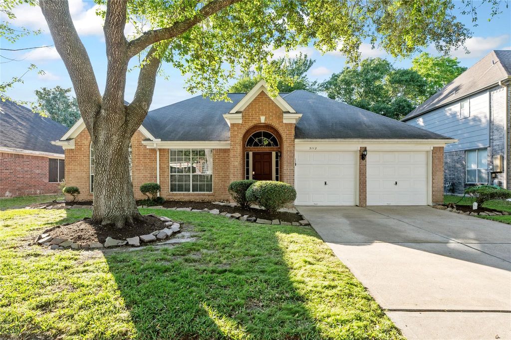 5112 Carefree Drive, League City, TX 77573