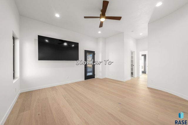 2300 S Meadowview Ave Avenue, Sioux Falls, SD 57110