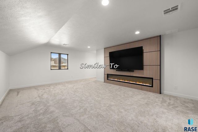 2300 S Meadowview Ave Avenue, Sioux Falls, SD 57110