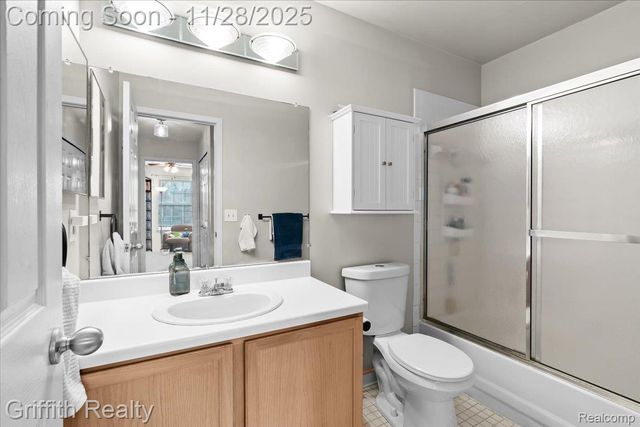 182 Barrington Circle, Orion Charter Township, MI 48360