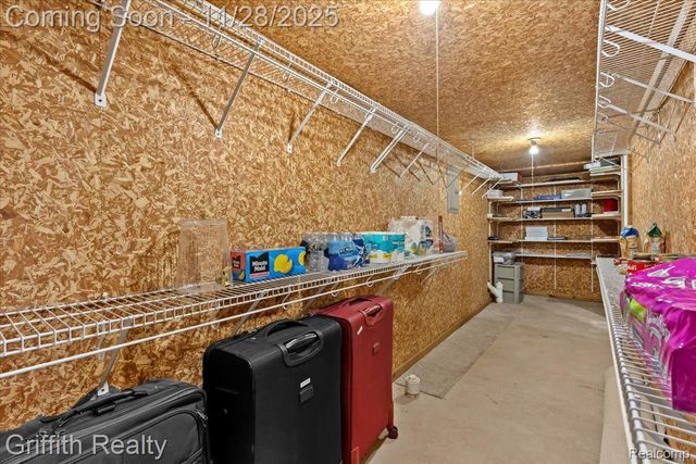 182 Barrington Circle, Orion Charter Township, MI 48360