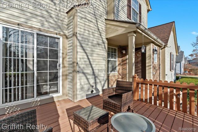 182 Barrington Circle, Orion Charter Township, MI 48360