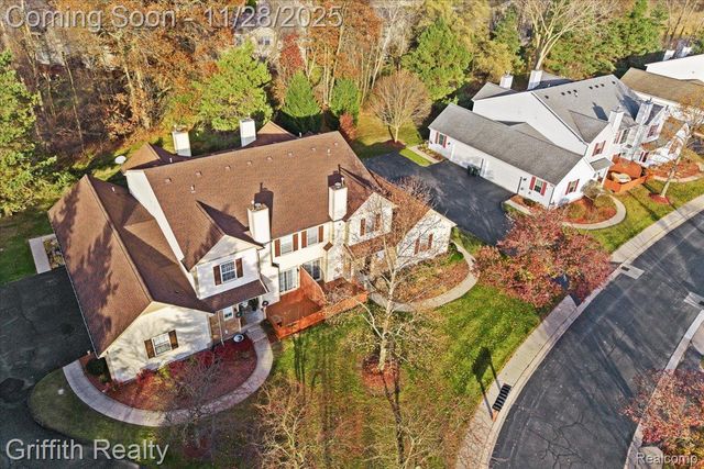 182 Barrington Circle, Orion Charter Township, MI 48360