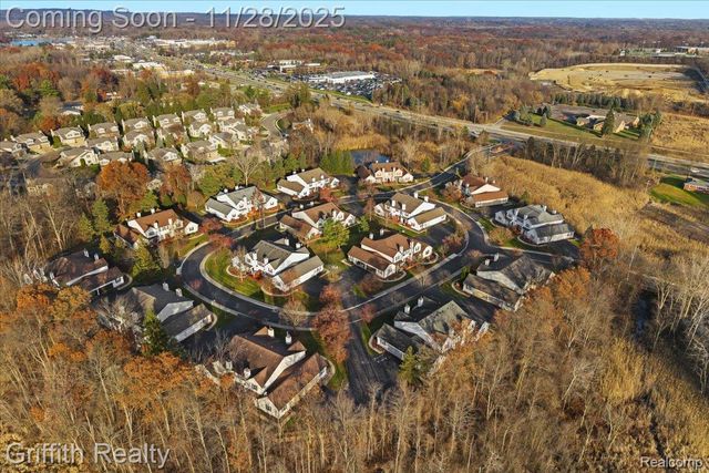 182 Barrington Circle, Orion Charter Township, MI 48360