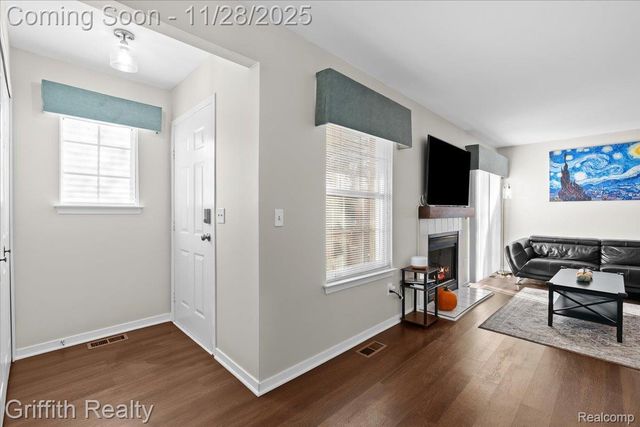 182 Barrington Circle, Orion Charter Township, MI 48360