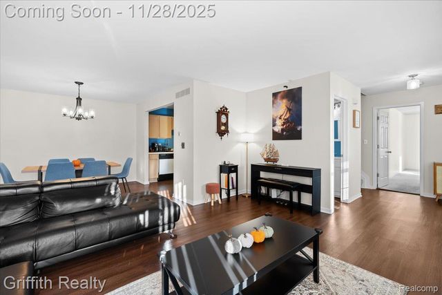 182 Barrington Circle, Orion Charter Township, MI 48360