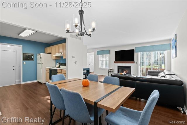 182 Barrington Circle, Orion Charter Township, MI 48360