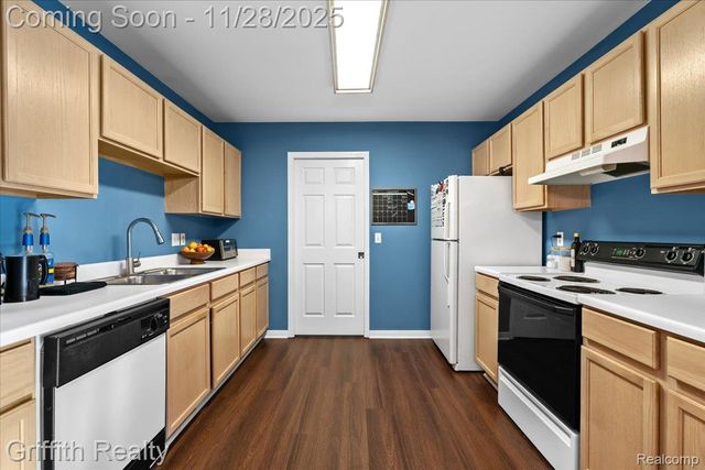 182 Barrington Circle, Orion Charter Township, MI 48360