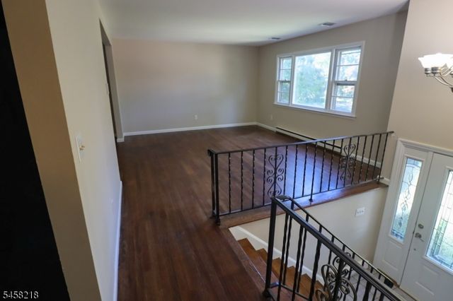 95 Longwood Lake Rd, Jefferson Twp., NJ 07438