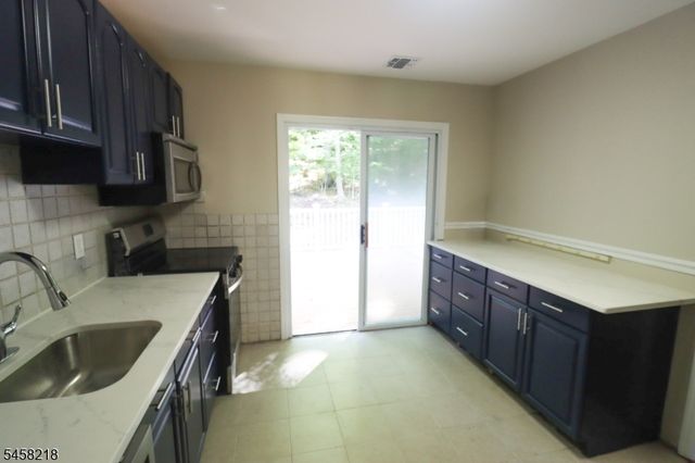 95 Longwood Lake Rd, Jefferson Twp., NJ 07438