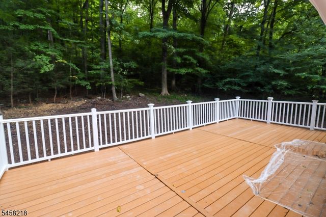 95 Longwood Lake Rd, Jefferson Twp., NJ 07438