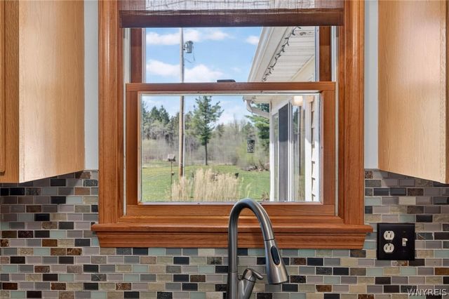 1600 County Line Road, Alden, NY 14004