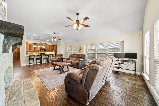 5009 Spruce Street, Krum, TX 76249