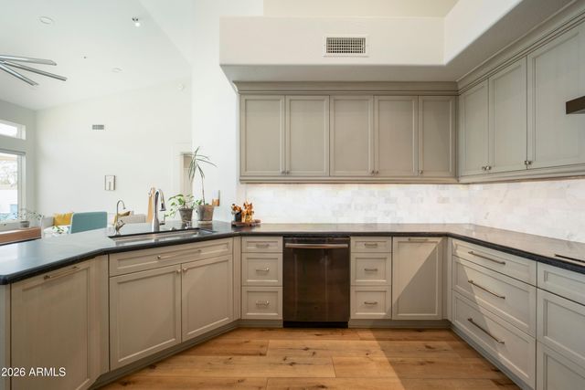 7427 E BERYL Avenue, Scottsdale, AZ 85258