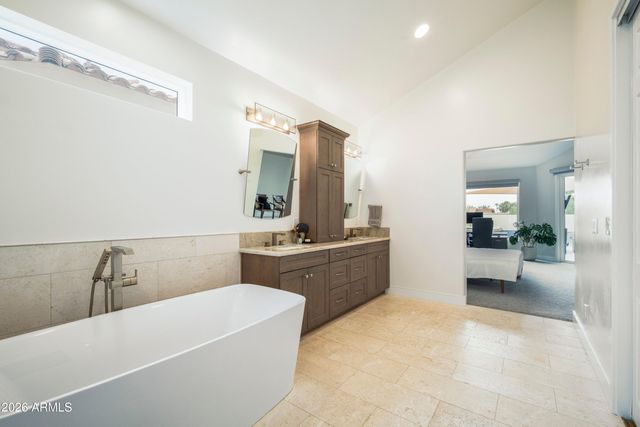 7427 E BERYL Avenue, Scottsdale, AZ 85258