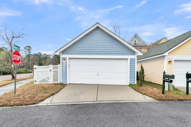 100 Hyacinth Street, Summerville, SC 29483